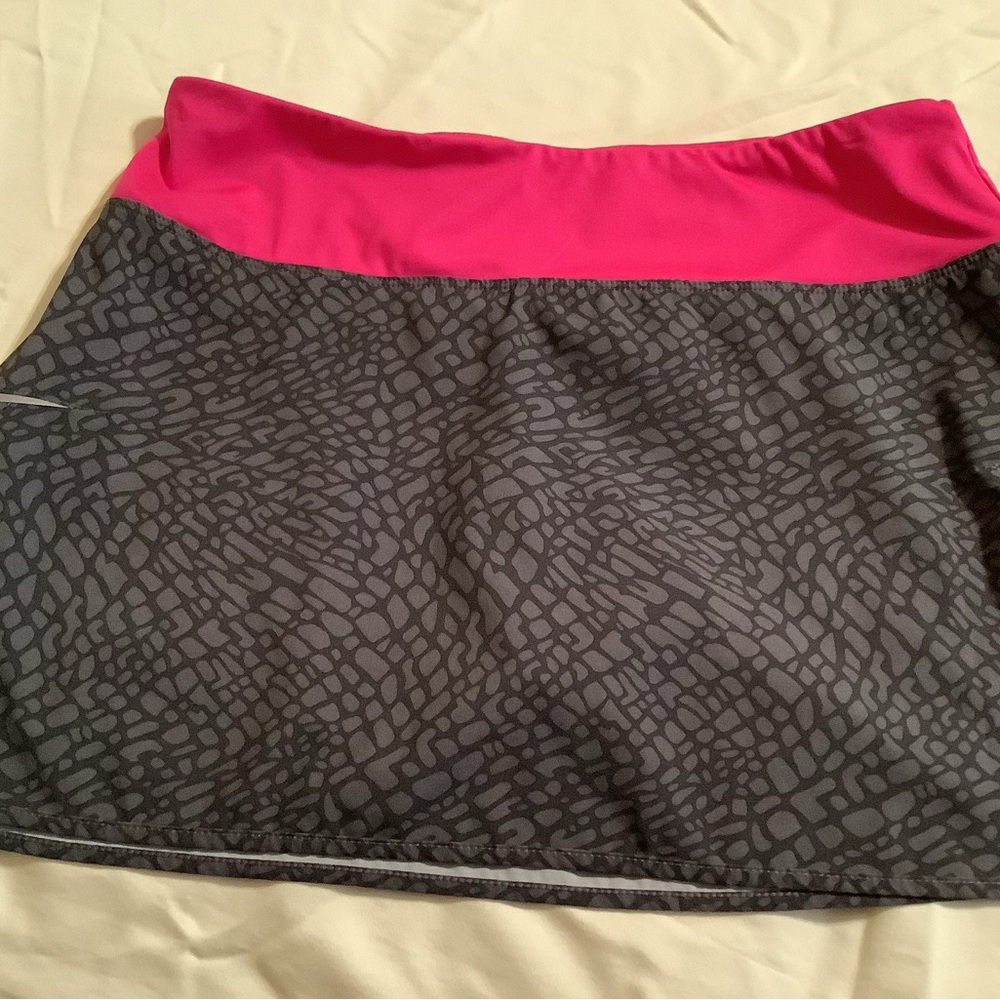 Women's Grey Patterned Skirt with Pink Waistband